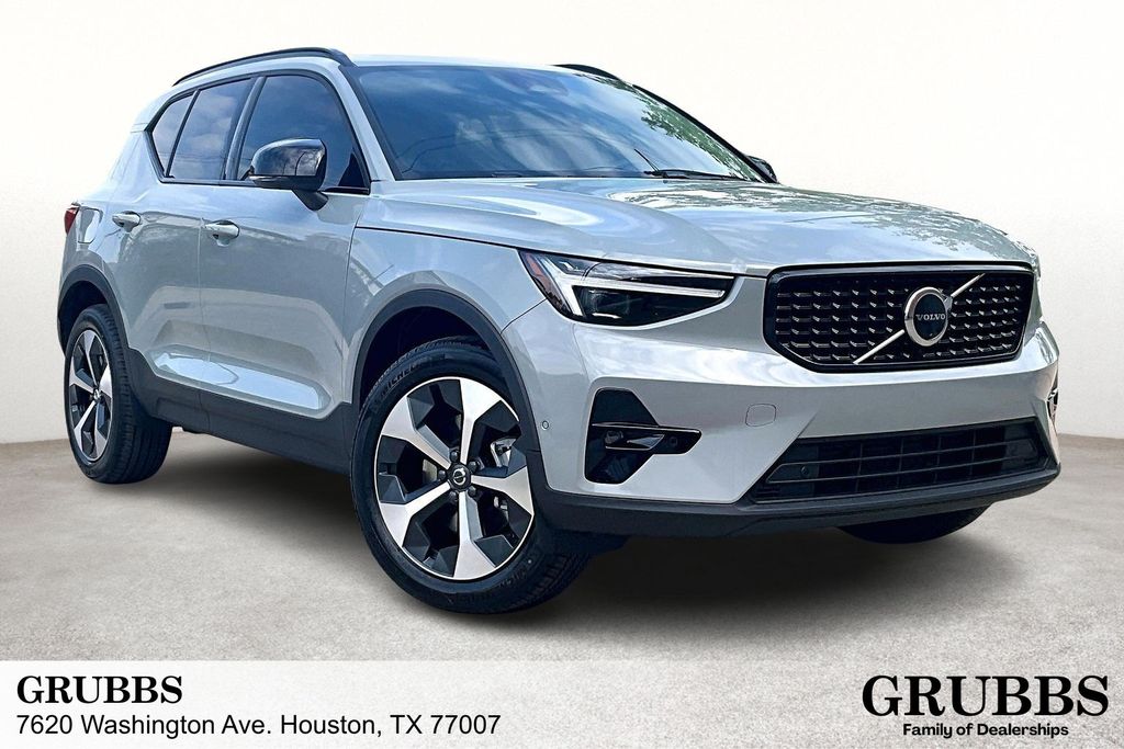 2026 Volvo XC40 B5 Plus Dark AWD's photo