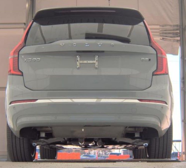2025 Volvo XC90 B5 Plus photo 4