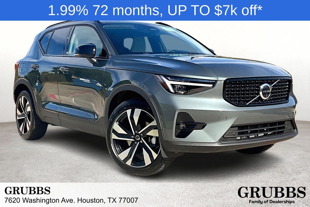 2026 Volvo XC40 Plus's photo