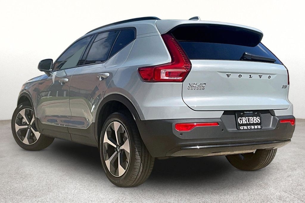 New 2026 Volvo XC40 B5 Plus SUV