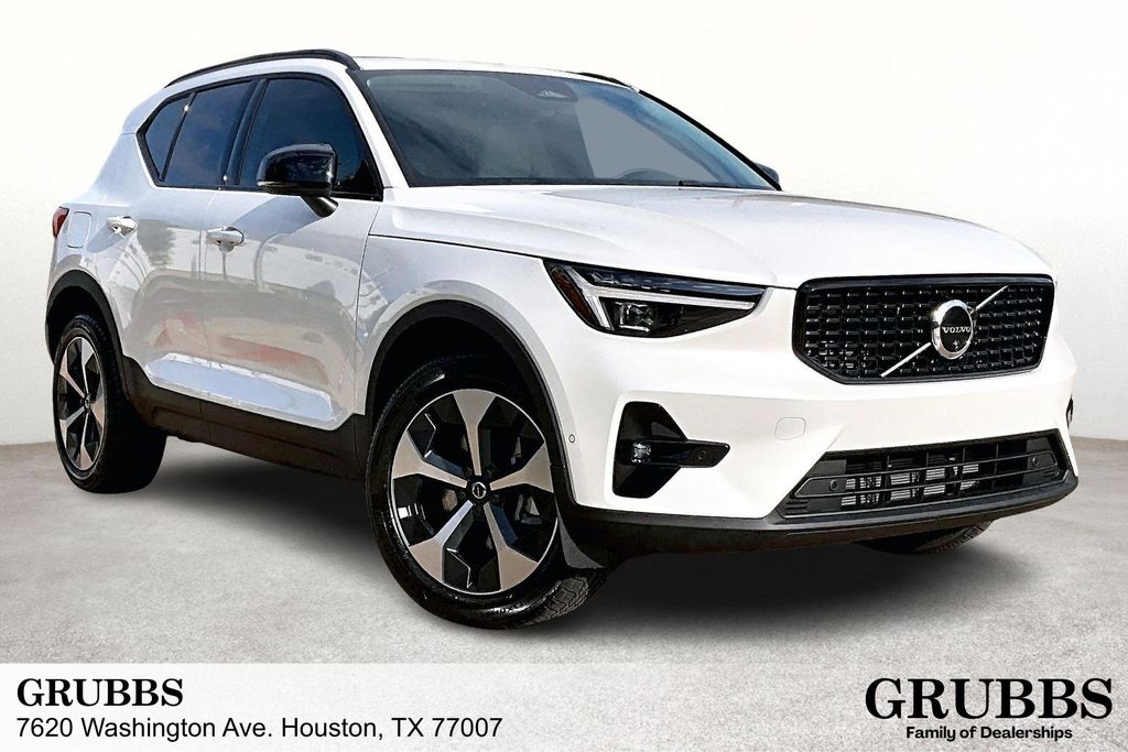 2026 Volvo XC40 Plus's photo