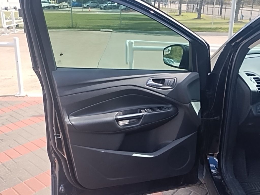 2018 Ford Escape SEL photo 2