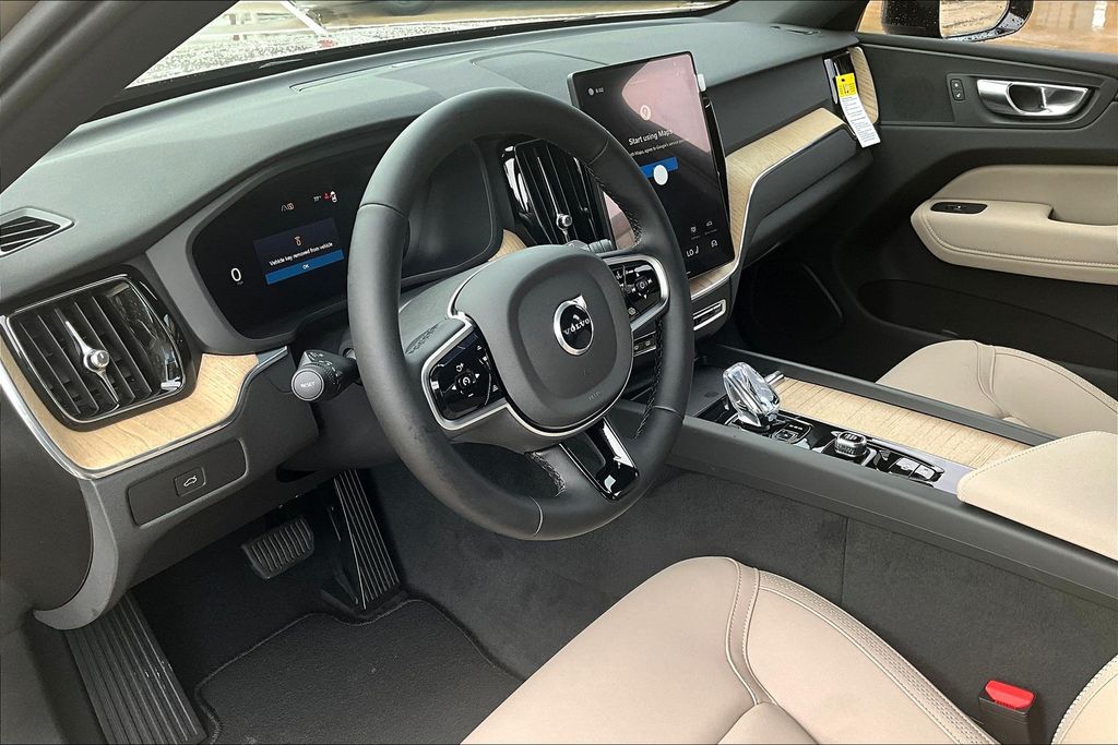2026 Volvo XC60 Plus - Photo 16