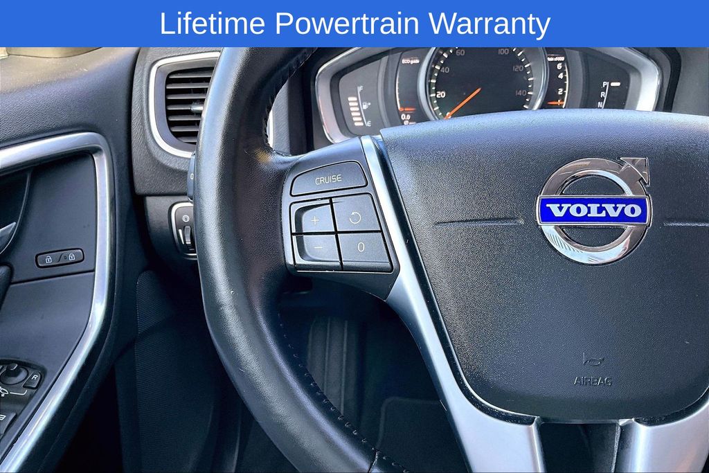 2018 Volvo V60 22