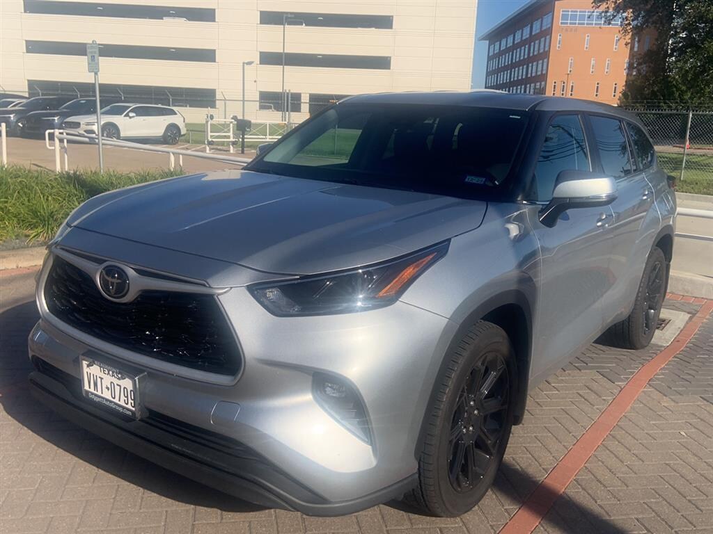 Used 2023 Toyota Highlander LE SUV