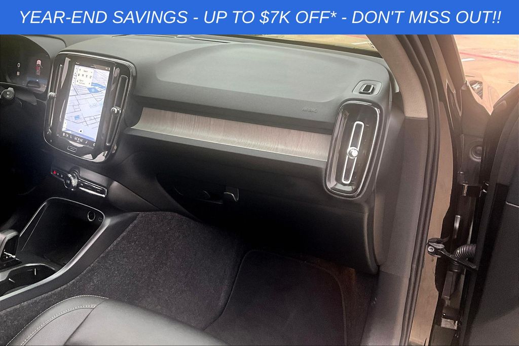 2025 Volvo XC40 Core - Photo 18