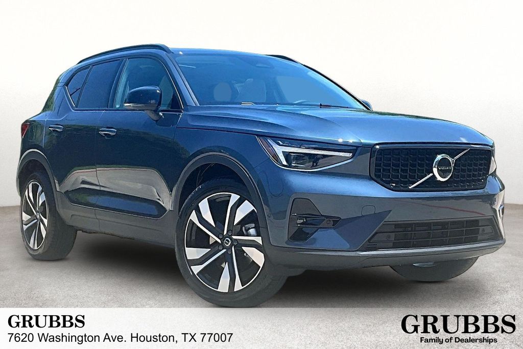 2026 Volvo XC40 B5 Ultra Dark AWD's photo