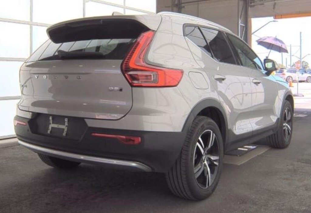 Used 2025 Volvo XC40 Core Bright Theme SUV