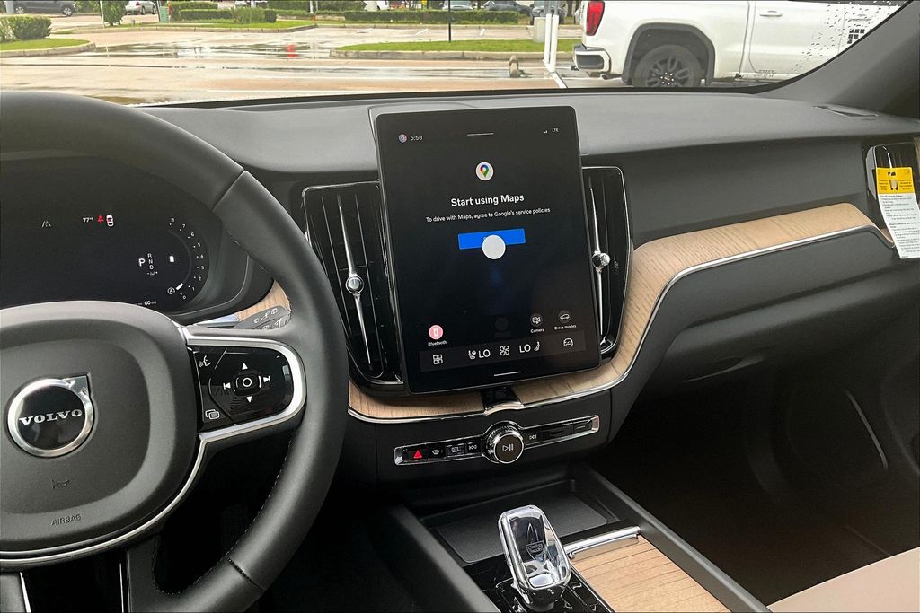 2026 Volvo XC60 Plus - Photo 13