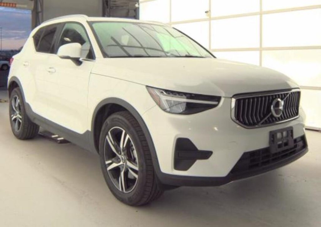 Used 2025 Volvo XC40 Core Bright Theme SUV