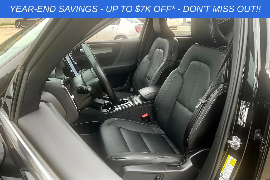 2025 Volvo XC40 Core - Photo 28