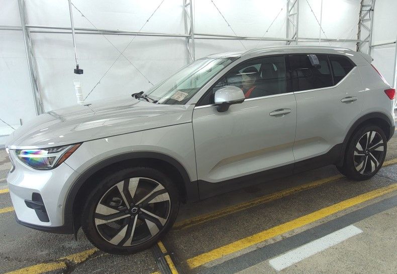 2024 Volvo XC40 B5 Plus Bright AWD's photo