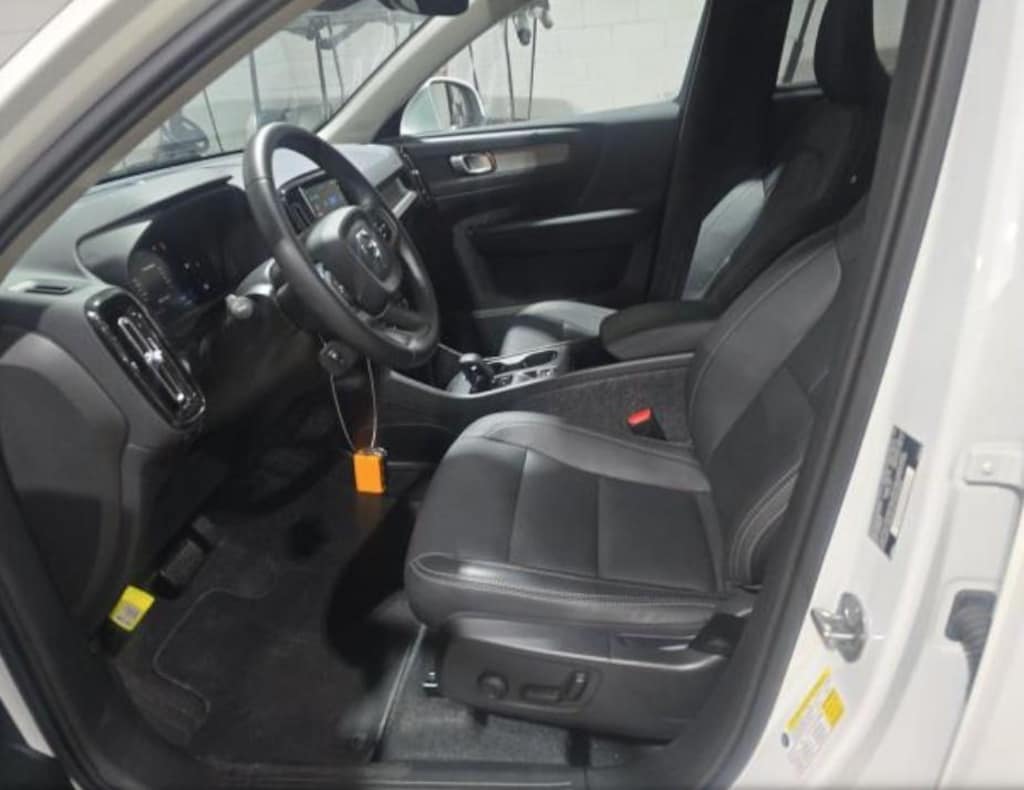 Used 2025 Volvo XC40 Core Bright Theme SUV