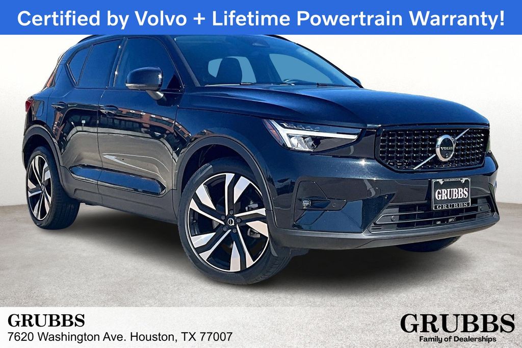 2025 Volvo XC40 Plus's photo