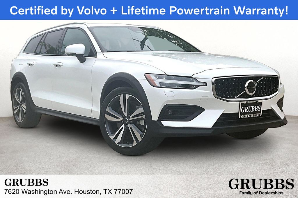 2025 Volvo V60 Cross Country B5 Plus AWD's photo