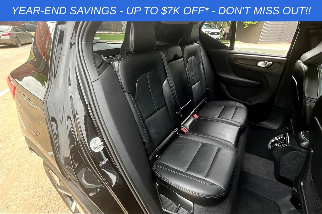 2025 Volvo XC40 Core - Photo 16