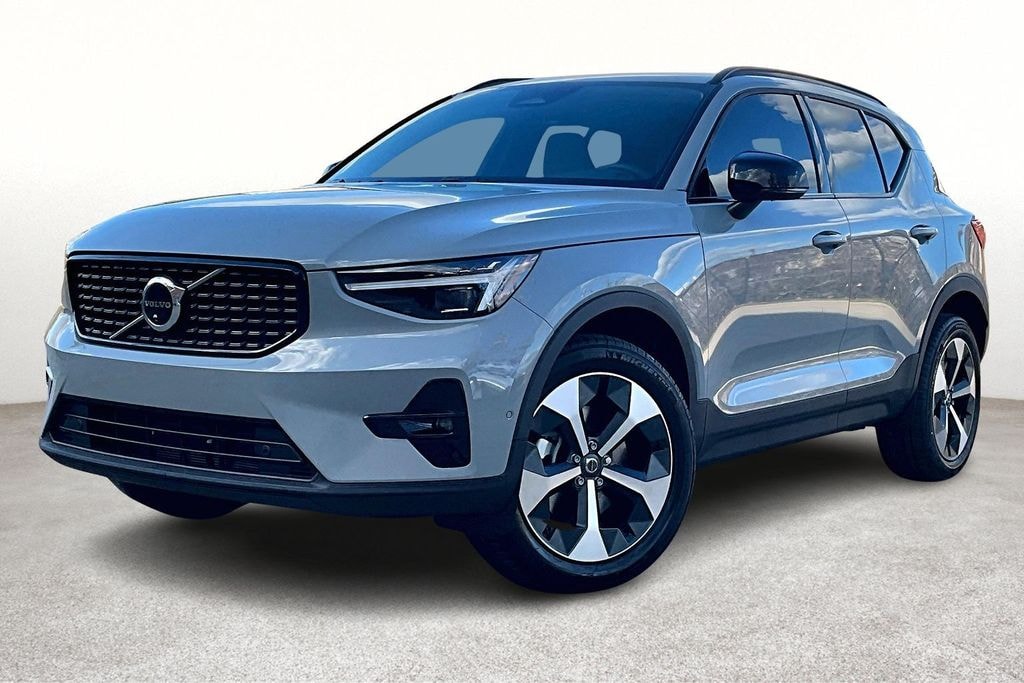 New 2026 Volvo XC40 B5 Plus SUV
