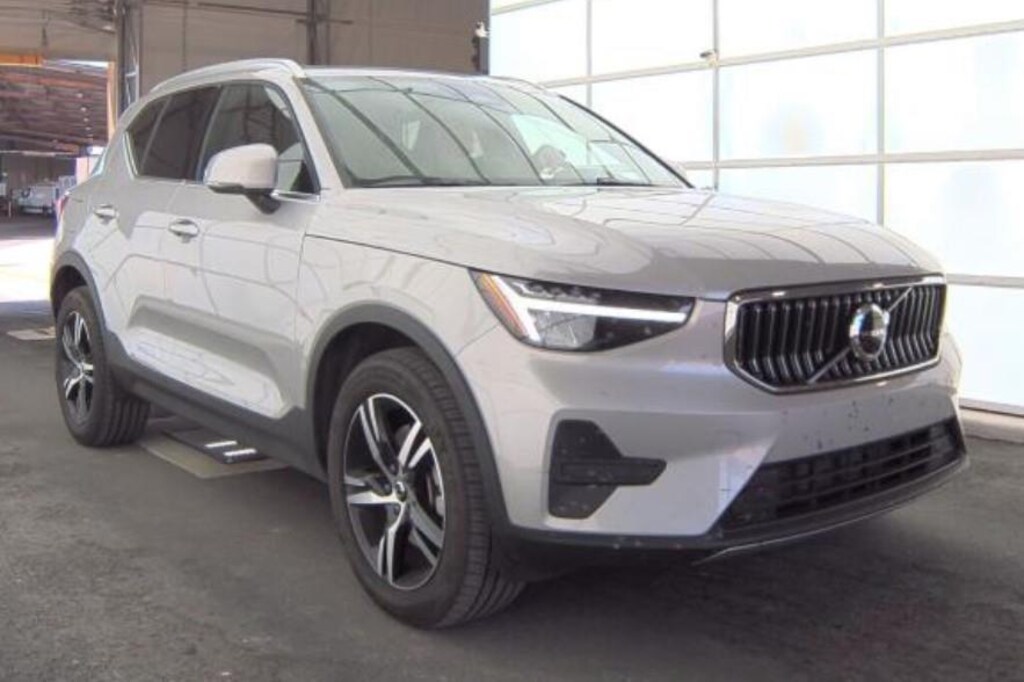 Used 2025 Volvo XC40 Core Bright Theme SUV