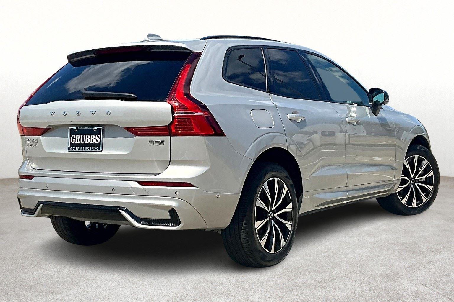 2025 Volvo XC60 Plus photo 2