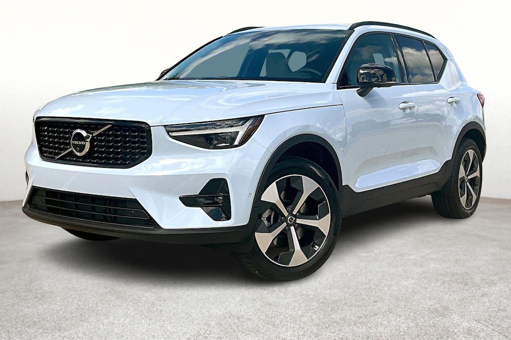 New 2026 Volvo XC40 B5 Plus SUV