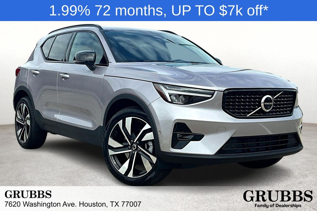 2026 Volvo XC40 Plus's photo