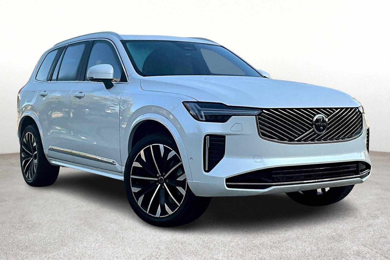 2026 Volvo XC90 B5 Plus photo 2
