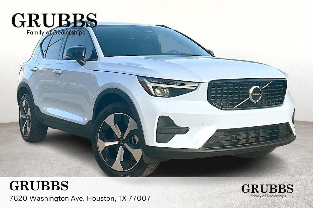 New 2026 Volvo XC40 B4 Core SUV