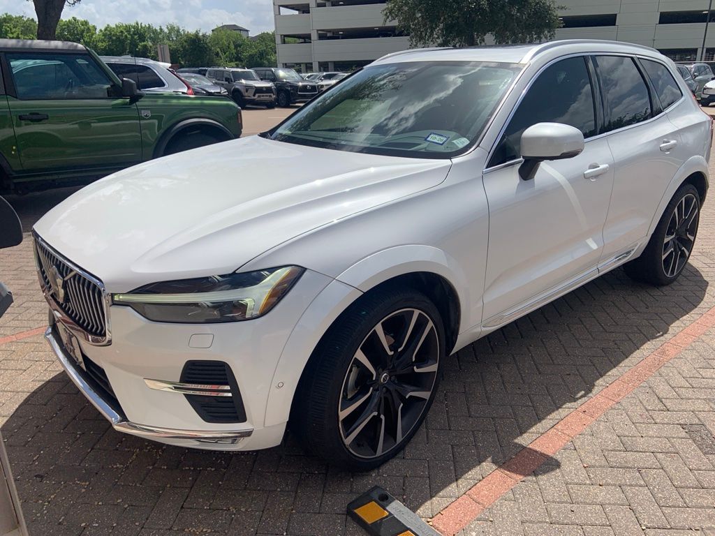 2023 Volvo XC60 B5 Ultimate Bright Theme FWD's photo