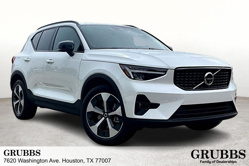 2026 Volvo XC40 Plus's photo
