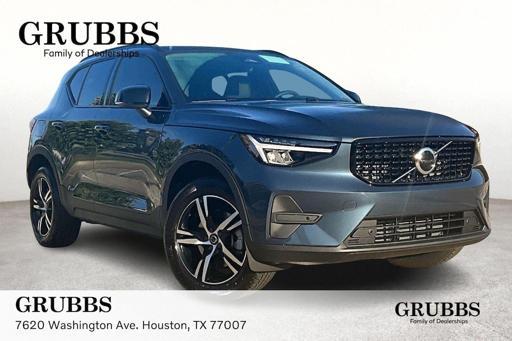 New 2026 Volvo XC40 B4 Core SUV