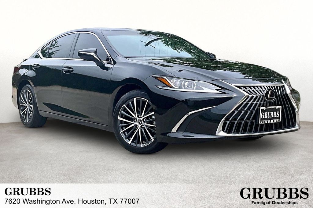 2025 Lexus ES 300h 300h's photo