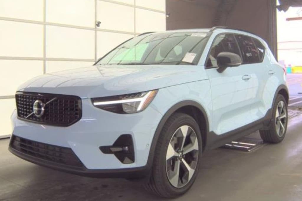 Used 2026 Volvo XC40 B5 Plus SUV