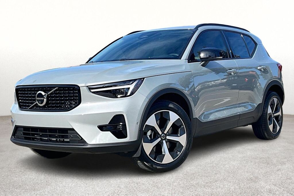 New 2026 Volvo XC40 B5 Plus SUV