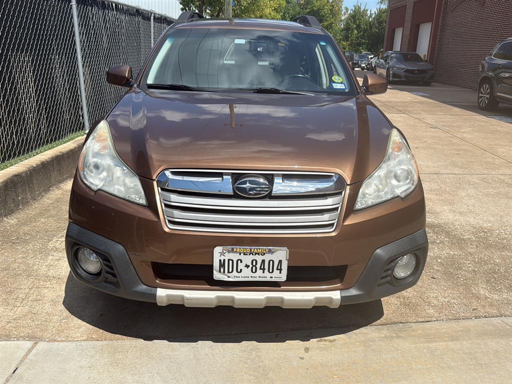 2013 Subaru Outback 2.5i Limited photo 2