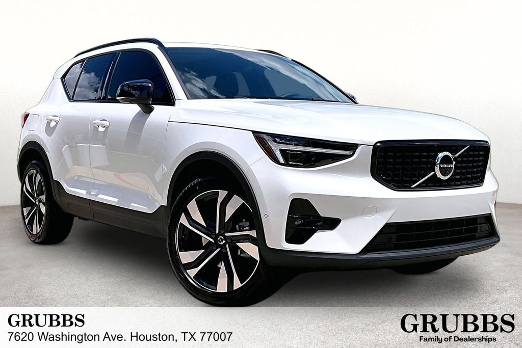 New 2026 Volvo XC40 B5 Plus SUV