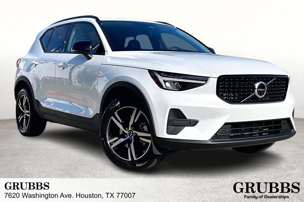 New 2026 Volvo XC40 B5 Core