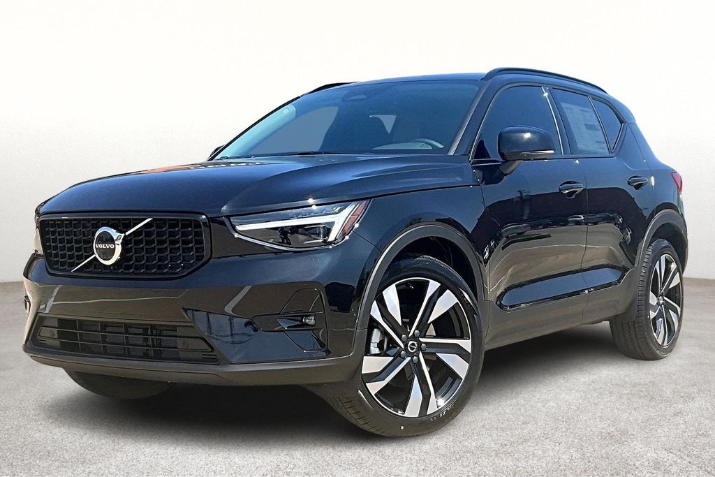 New 2026 Volvo XC40 B5 Ultra SUV