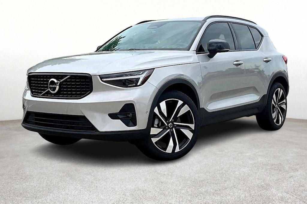 New 2025 Volvo XC40 B5 Ultra Dark Theme SUV