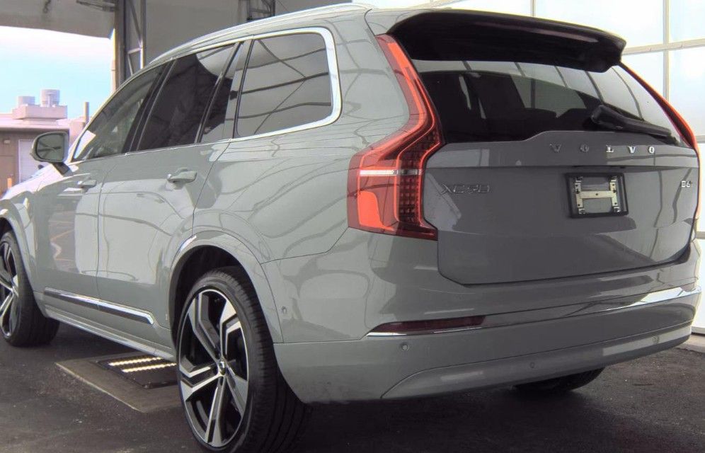 2025 Volvo XC90 photo 2