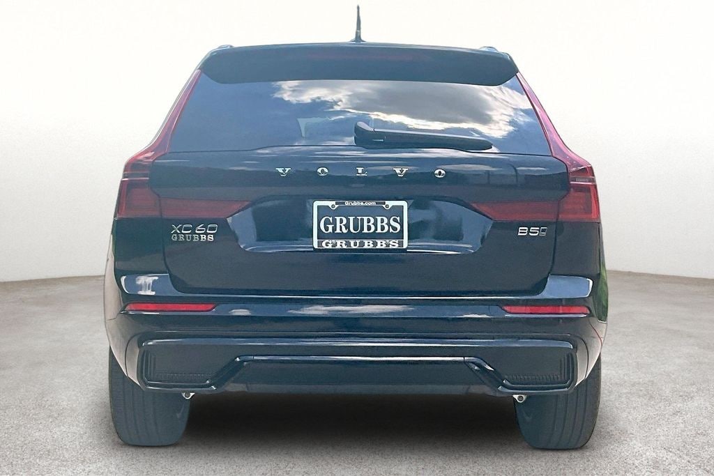 New 2026 Volvo XC60 B5 Core SUV