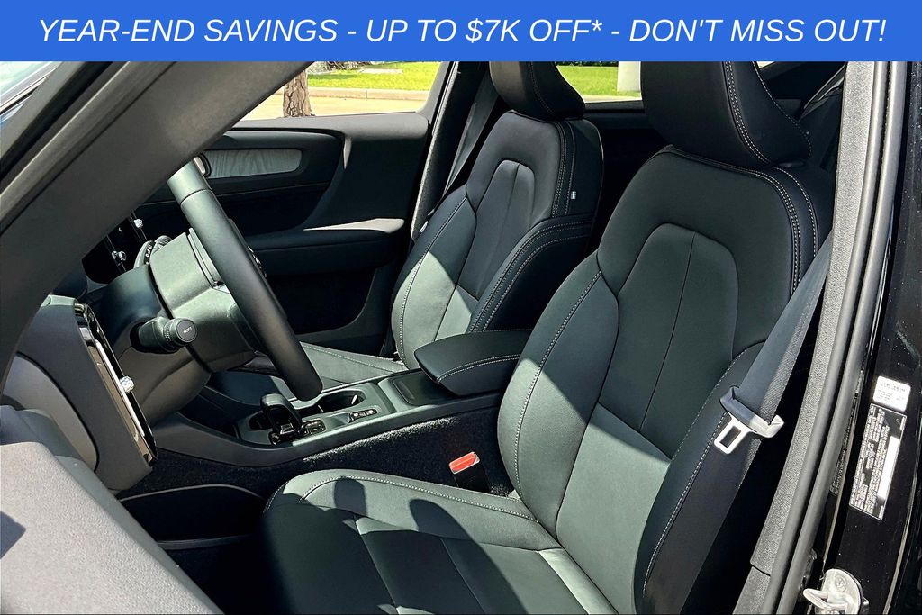 2025 Volvo XC40 Core - Photo 28