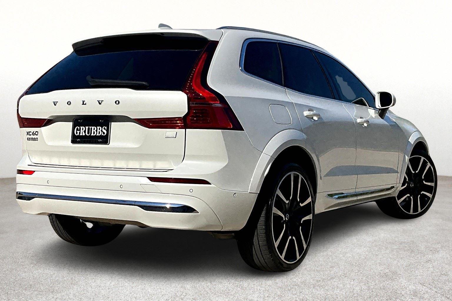 2023 Volvo XC60 Recharge Hybrid Ultimate photo 2