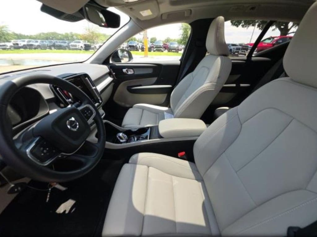 Used 2026 Volvo XC40 B5 Plus SUV
