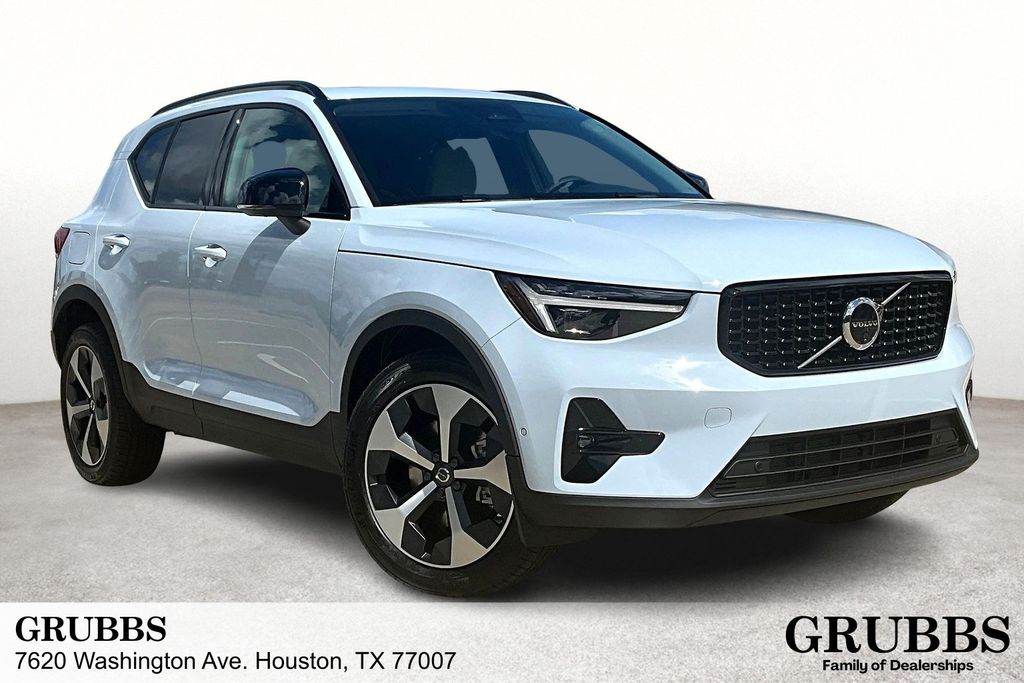 2026 Volvo XC40 Plus's photo