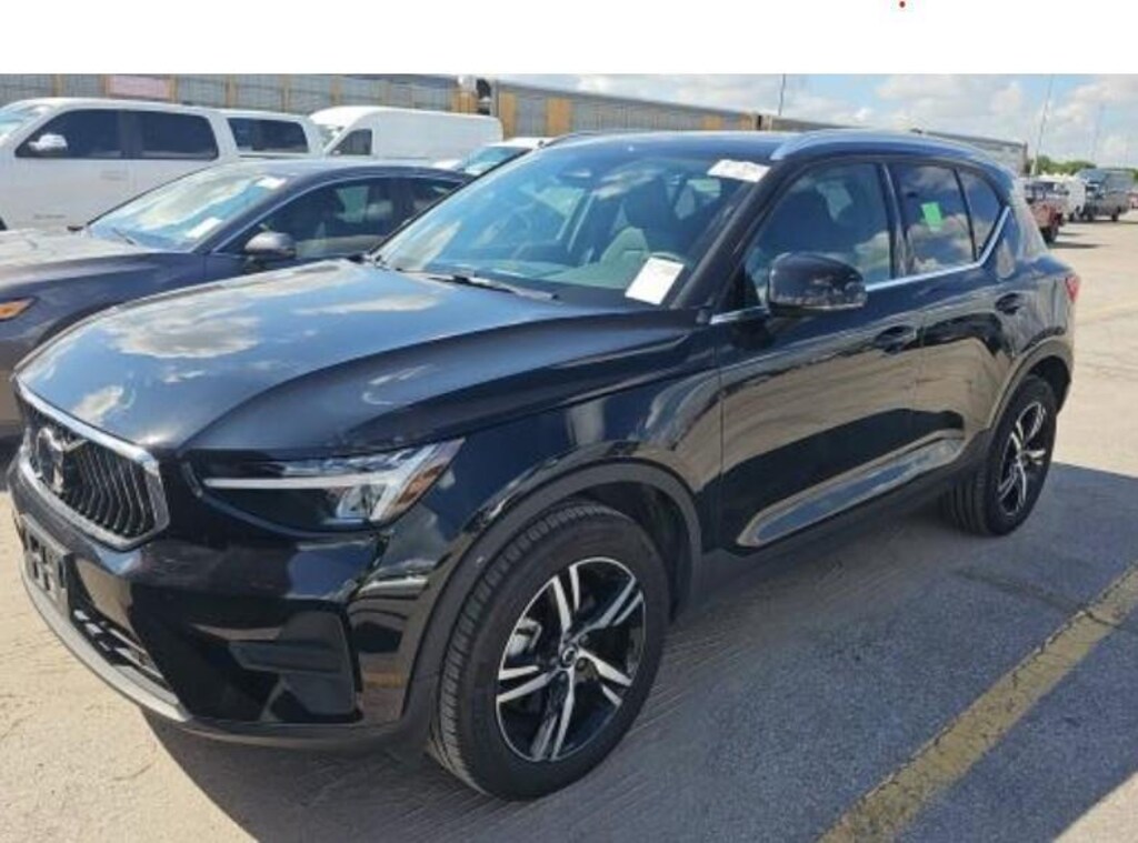Used 2025 Volvo XC40 Core Bright Theme SUV