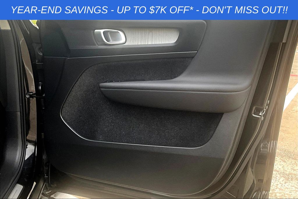 2025 Volvo XC40 Core - Photo 14