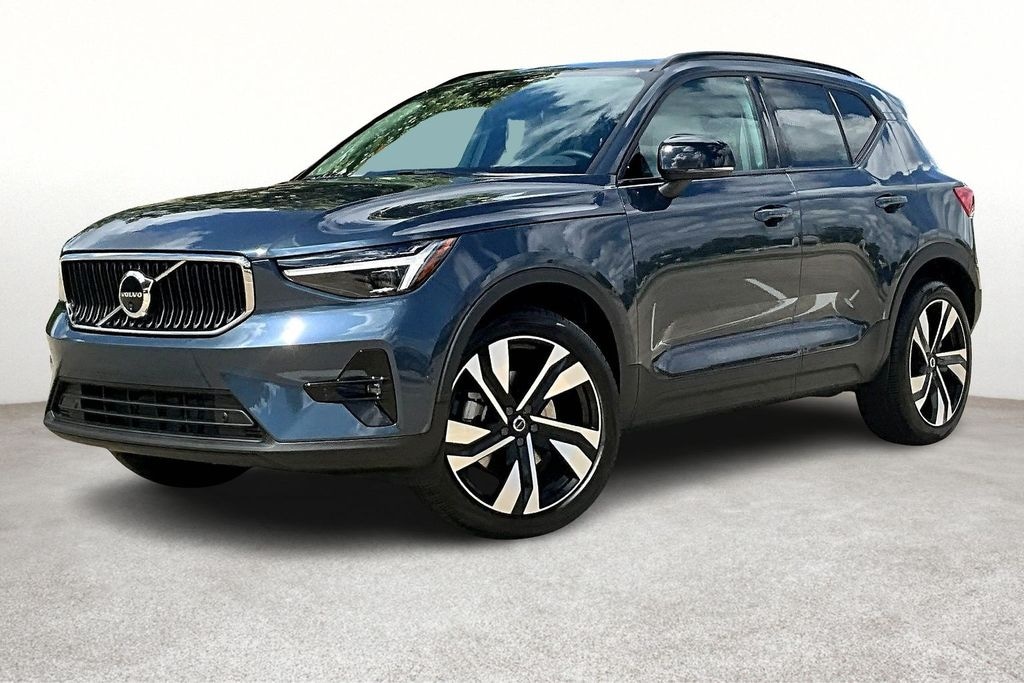 New 2026 Volvo XC40 B5 Ultra SUV
