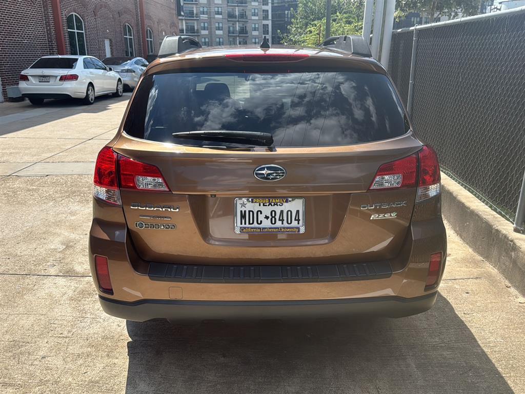 2013 Subaru Outback 2.5i Limited photo 4