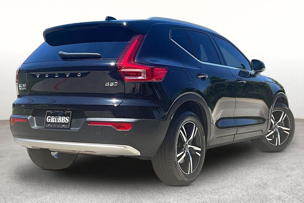 Certified 2025 Volvo XC40 B5 Core SUV