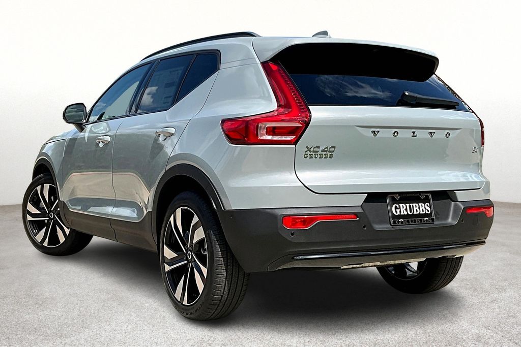 2026 Volvo XC40 Plus - Photo 6